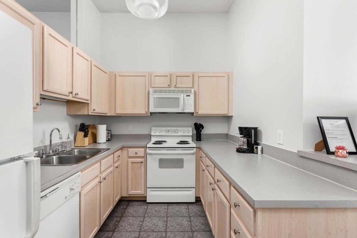 Modern Downtown Apartment 2Br 2Ba By Cozysuites Indianapolis Buitenkant foto