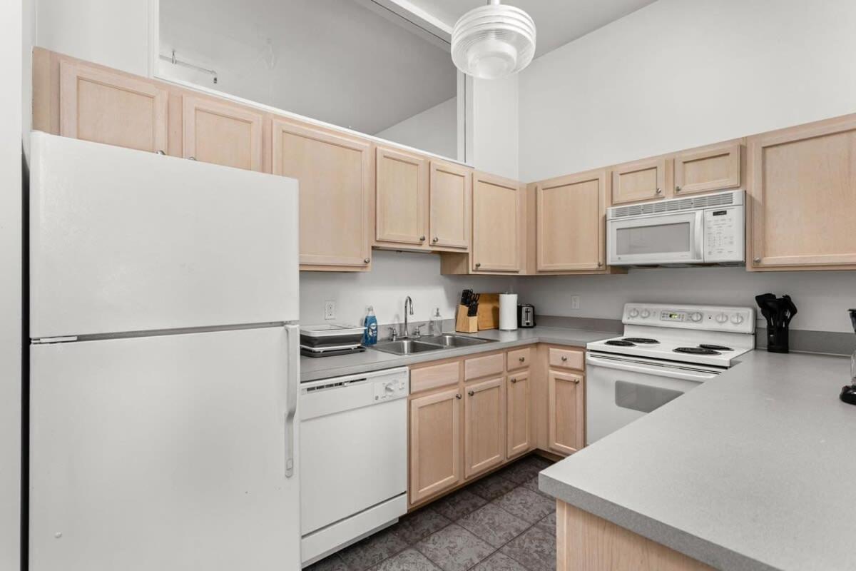 Modern Downtown Apartment 2Br 2Ba By Cozysuites Indianapolis Buitenkant foto
